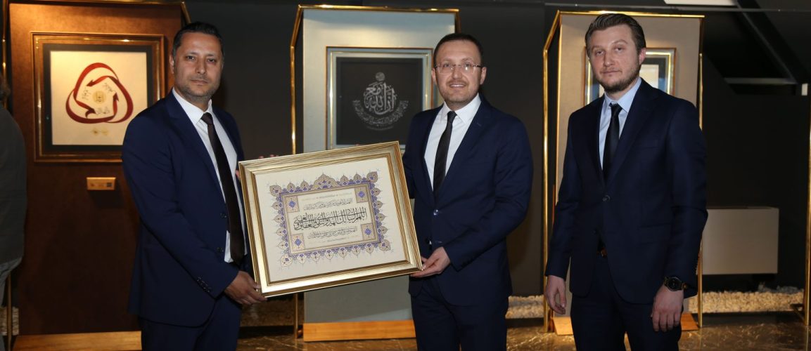 NOS TRAVAUX DE CALIGRAPHIE ONT ÉTÉ EXPOSÉS POUR LA PREMIÈRE FOIS DU CÔTÉ ANATOLIEN